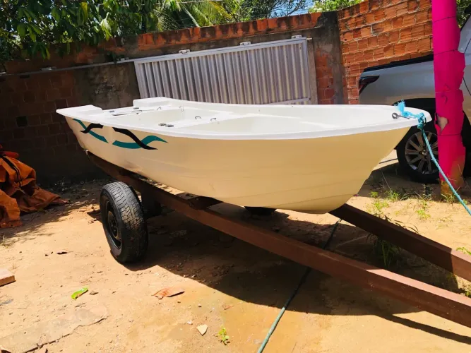 Vende-se barco de fibra
