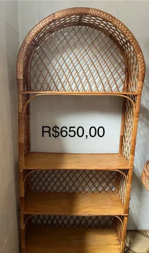 Estante capela em vime  