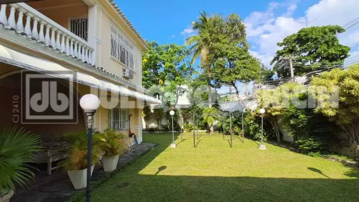 Casa: / Comercial / Taquara/ 3 SALÕES AMPLOS 350M²/ 2 BANHEIROS COM 5 VASOS SANITARIOS CAD