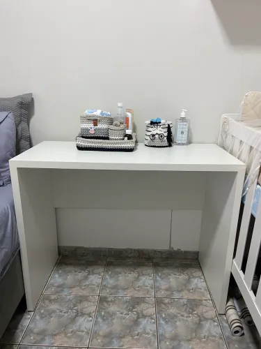 Escrivaninha ou mesa de computador ou penteadeira 