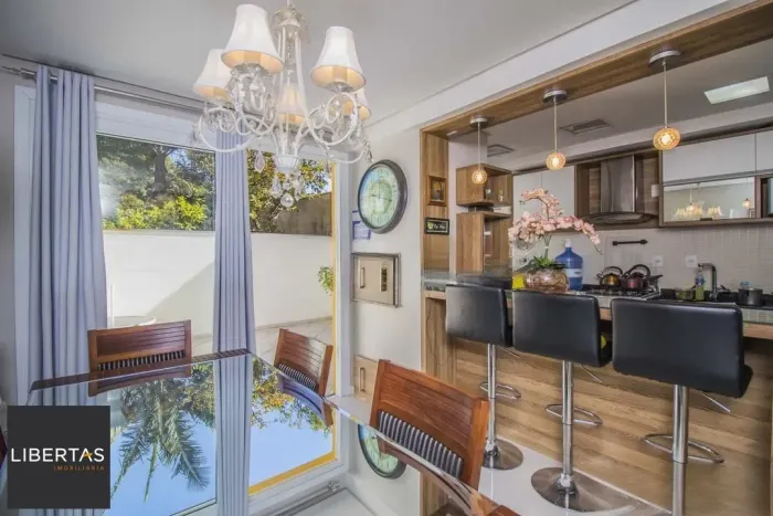 Casa em condomínio com pátio e suíte  Jardim São Pedro, POA