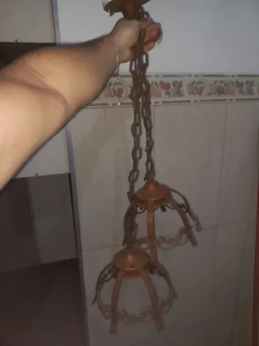 Par de lustres de ferro em cristal marrom