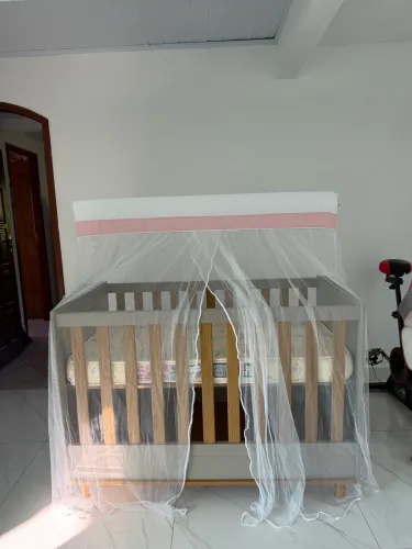 Berço semi novo 