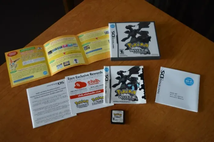 Pokémon White original completo na caixa (CIB) em perfeito estado