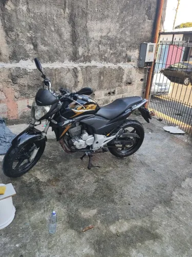 vendo cb 300 r 2014 em dias só transferi está em meu nome