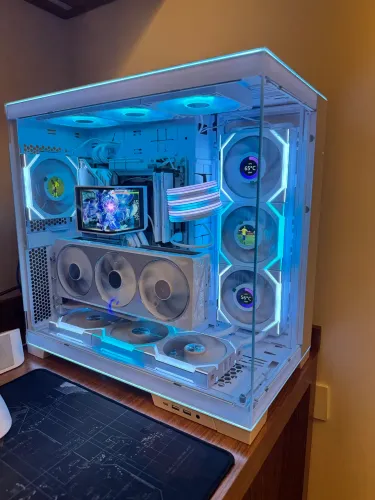 PC Gamer High-End White Edition - Ryzen 7 9800X3D | RTX 5070