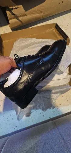 Sapato em couro preto Democrata tam 40