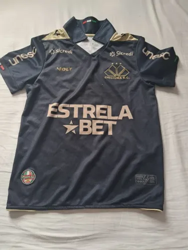 Camisa oficial Vult Criciúma <br>Tamanho P<br>Veste do 10 ao 14