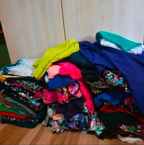 Mais de 100 roupas femininas por 100 reais