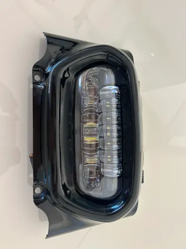 Carenagem e farol fat bob Harley Davidson