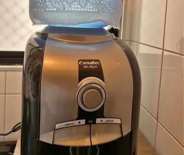 Gelagua Esmaltec preto de Mesa