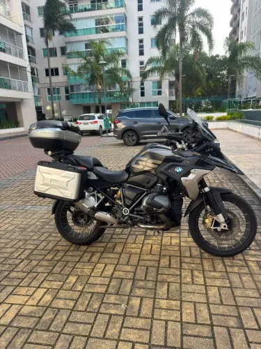 BMW 1.250 Com BAÚS