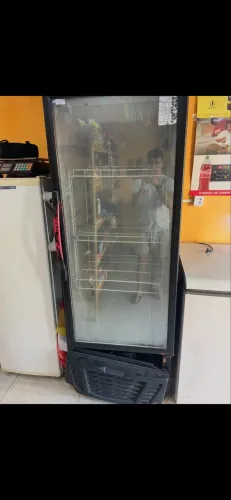 Expositor conservador de bebidas