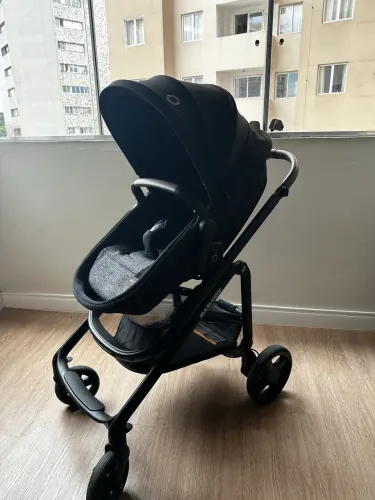 Carrinho de bebê c/ Moisés 