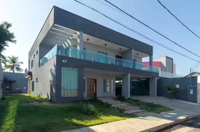 Sobrado de Alto Padrão no Ponta Negra II 4 suítes (2 com closet) + quarto de hóspedes