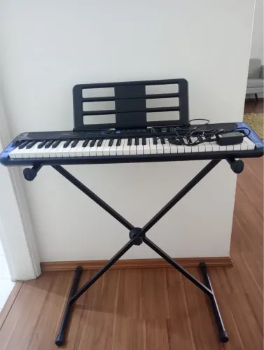 Teclado digital Casiotone CT-S300 com suporte - semi novo