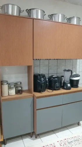 Vendo um armário completo