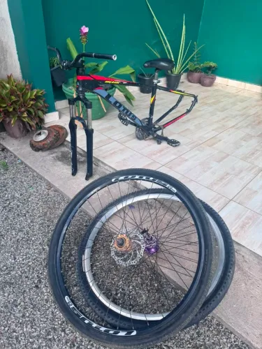 VENDO BICICLETA LOTUS 29 ( PRA MONTAR)