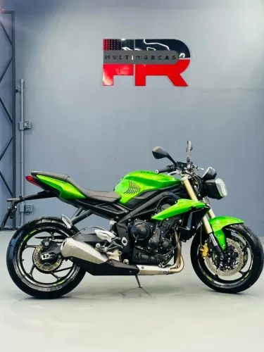 TRIUMPH STREET TRIPLE 675