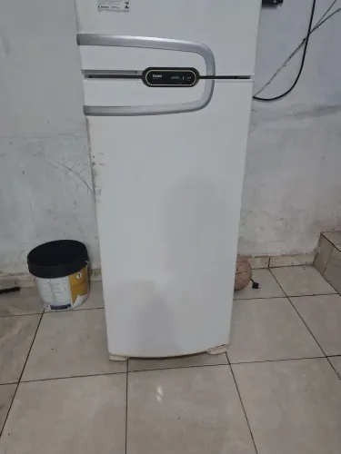 Vendo geladeira Consul sem nenhum defeito retirada na compensa.