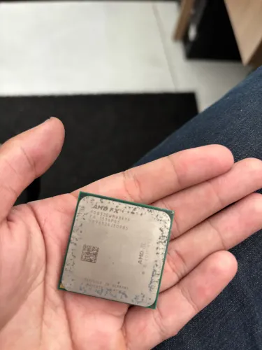 Processador AMD FX-8320 com 8 núcleos