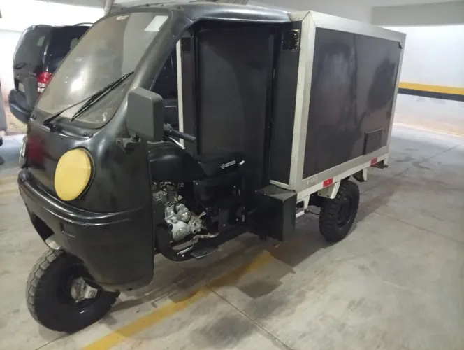 Triciclo tuk tuk baú 