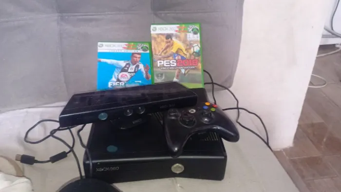Xbox 360 com kinect um controle FIFA 19 e PES 2018