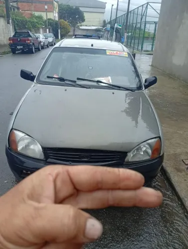vendo carro carroceria Courier ano 2003 motor Zetec 1.6 a gasolina motor foi feito recete 