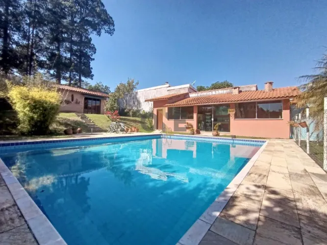 Casa com 3 dormitórios, sendo 1 suíte para venda - São Roque - SP