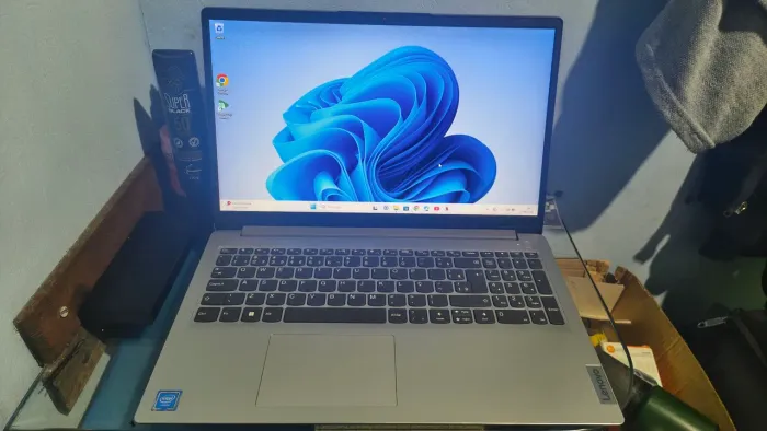 Notebook Lenovo IdeaPad 1 15IGL7 - Tela 15.6" / 128GB SSD / 4GB RAM (Seminovo)