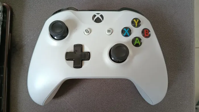 Controle Xbox One branco