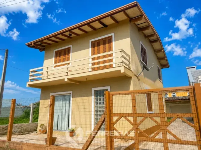 Sobrado 3 Dormitórios em Região Nobre, Próximo à Plataforma Marítima