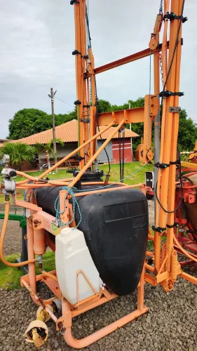 Trator pulverizador 400 litros