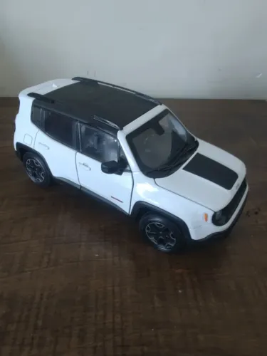 Réplica miniatura Jeep Renegade Trailhawk escala 1:24