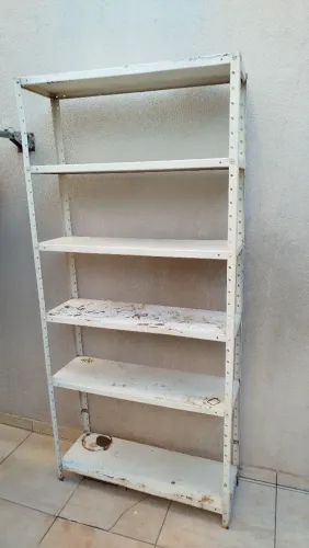 Estante de aço