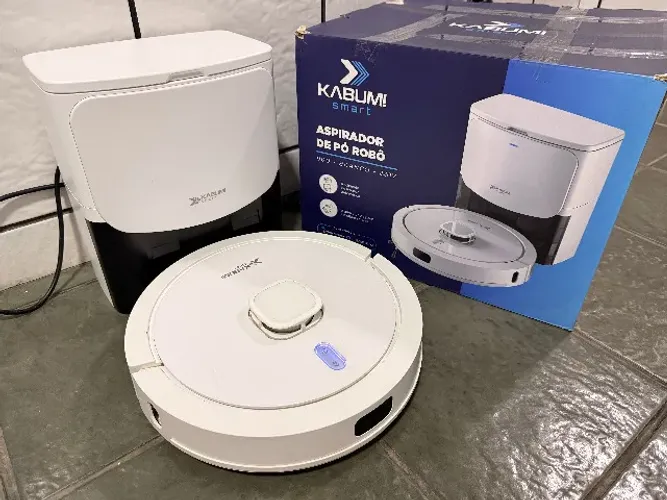 Robô Aspirador KaBuM Smart 900 220V - Base que esvazia sozinha, completo na caixa
