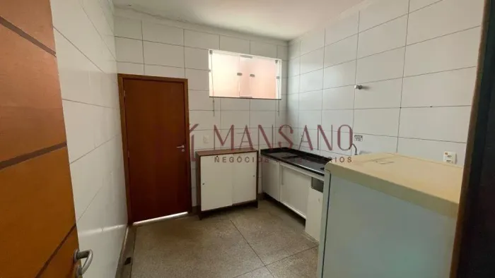 Barracão para alugar e venda com 1000 m² em Vila Coralina, Bauru - SP