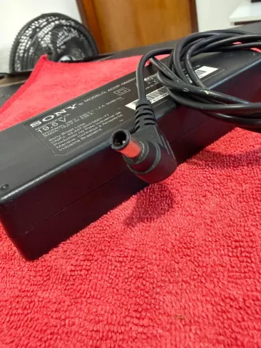 Carregador / Adaptador CA Original Sony 60W 19.5V 3.05A Bivolt