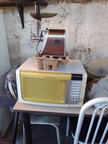 Microondas eletrolux,bem conservado funcionando bem 127wats