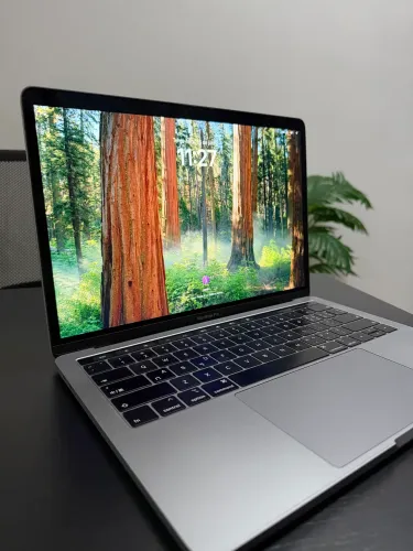 MacBook Pro 2019 Intel i5 8GB RAM | 256GB SSD / conservado