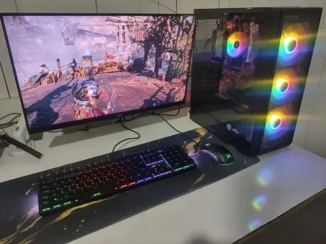 PC Gamer Completo - Xeon 14/28, RX 580 8GB, 16GB RAM, Monitor AOC 24", Suporte a Gás e Per