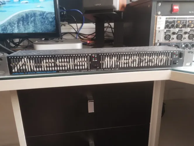 Equalizador Alesis M-Eq 230