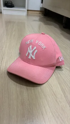 Boné New Era rosa