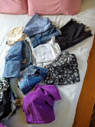 Shorts, blusas, macacões, vestidos