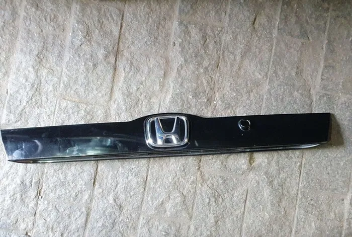 Acabamento da tampa traseira "régua" Honda New fit