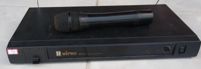 Microfone sem fio staner mipro.