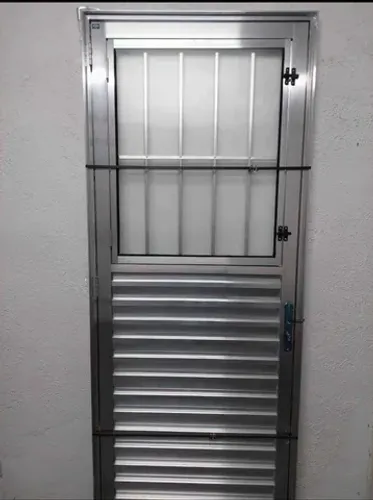 PORTAS EM ALUMÍNIO BRILHANTE