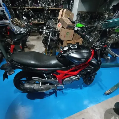 Sucata de moto para retirada de peças Suzuki Gladius 650 2013