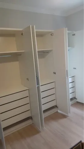 Cabideiro c/ 4 Gavetas e maleiro MDF