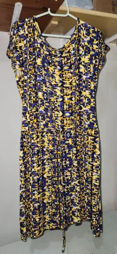 Vestido Estampado Triangular Amarelo e Azul